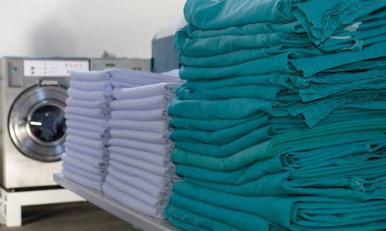 Chłonne czyściwa a bezpyłowe – porównanie zastosowań i korzyści