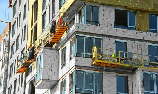 Zastosowanie piany PUR w izolacji ścian – efektywność i oszczędności