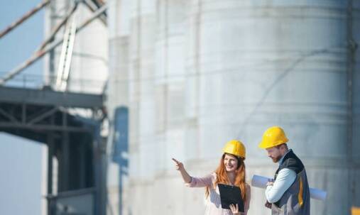 Jakie są najważniejsze wyzwania w produkcji i montażu silosów zbożowych?