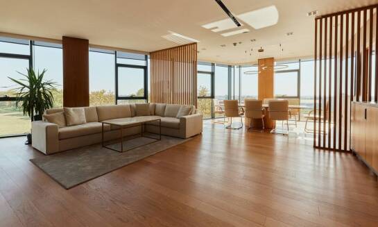 Porównanie różnych typów wykończeń desek podłogowych