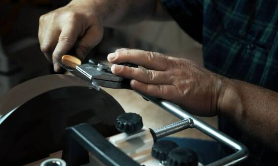 Wpływ jakości stali na trwałość noży kuchennych