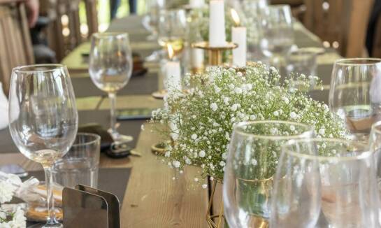 Jakie są zalety wyboru naszej restauracji na wesele w otoczeniu natury?