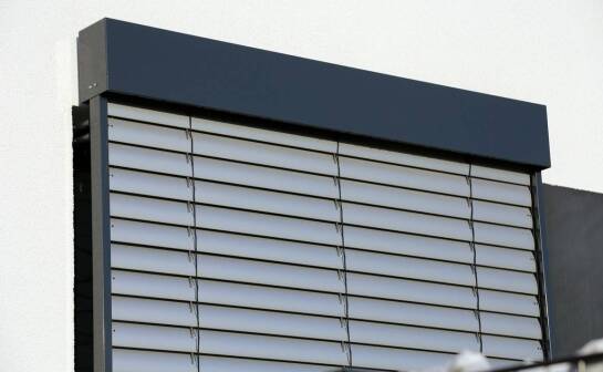 Wpływ żaluzji fasadowych na nasłonecznienie pomieszczeń