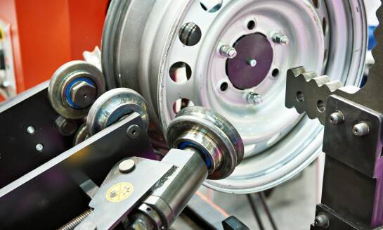 Rola wyważania kół w utrzymaniu optymalnych osiągów pojazdu