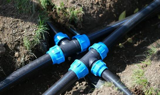 Jakie elementy uwzględnić podczas instalacji systemu nawadniającego?