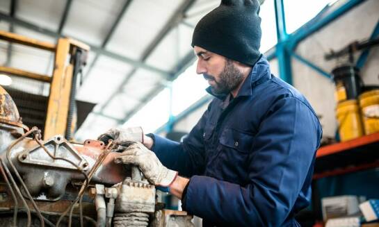 Jakie pytania zadać przed wyborem serwisu do naprawy traktorka?