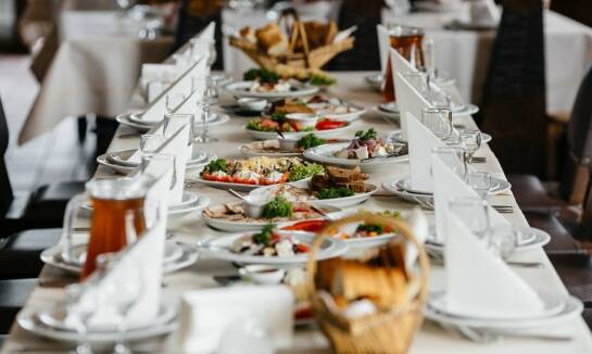 Jakie są korzyści wyboru cateringu Otwock na święta Bożego Narodzenia?