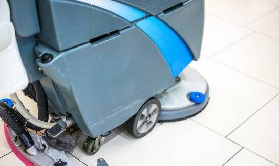 Dlaczego warto zlecić doczyszczanie posadzek specjalistom?