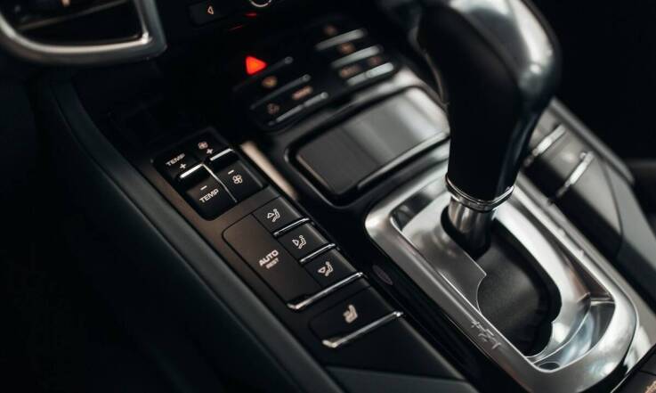 W jaki sposób manualna skrzynia biegów wpływa na ekonomię jazdy?