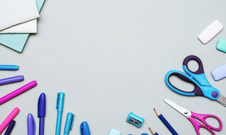 Kredki z logo firmy jako element strategii marketingowej