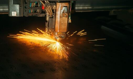 Innowacyjne podejście do produkcji dzięki blachom wypalanym laserowo