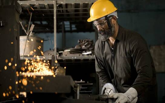 Optymalizacja działania bram przemysłowych dzięki regularnemu serwisowi