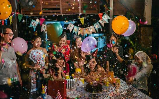 Przyjęcia rocznicowe w stylu retro – jak zaaranżować salę hotelową?