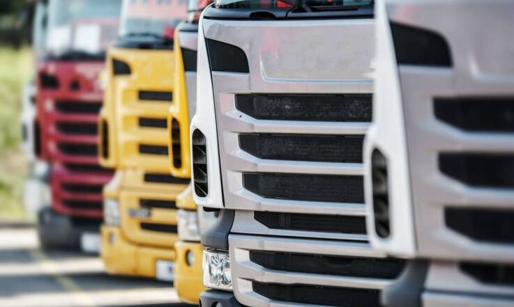 Kluczowe elementy w transporcie maszyn rolniczych – co warto wiedzieć?