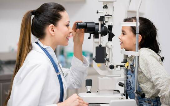 Rola okulisty dziecięcego w monitorowaniu postępów wady refrakcji