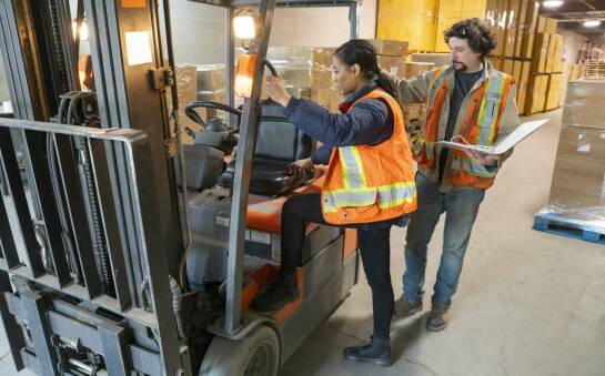 Kursy na wózki widłowe Kraków: jakie umiejętności są kluczowe dla operatorów?