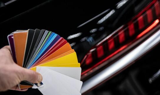 Jak folia PPF wpływa na estetykę i trwałość lakieru?