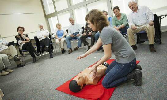 Jak szkolenia z pierwszej pomocy mogą wpłynąć na reputację firmy?