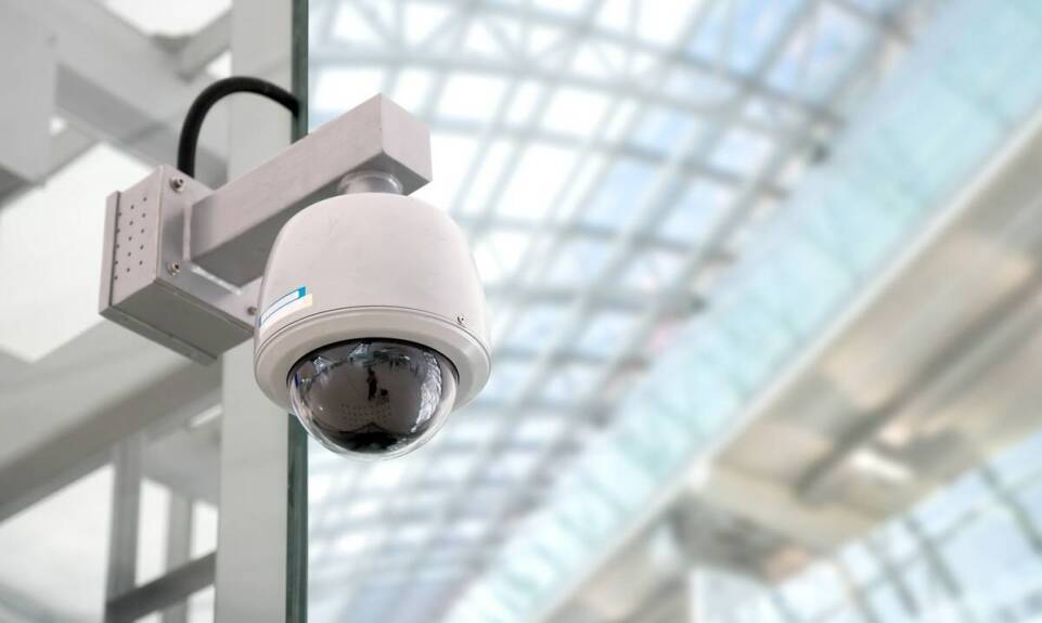 Jak montaż monitoringu wpływa na analizę procesów i interakcji pracowniczych?