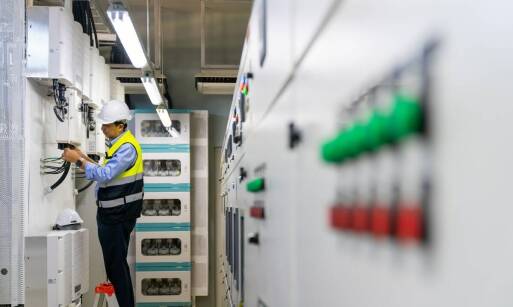 Jakie korzyści niesie ze sobą współpraca z profesjonalną firmą zajmującą się instalacjami elektrycznymi?