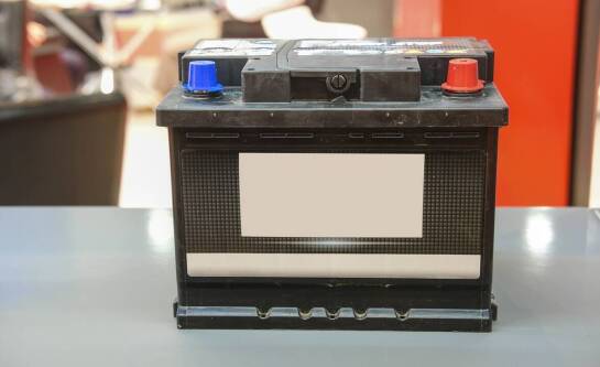 Najlepsze praktyki przy wyborze akumulatora do samochodów ciężarowych