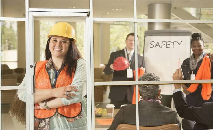 Jak przygotować skuteczne szkolenia wstępne BHP dla nowych zespołów?