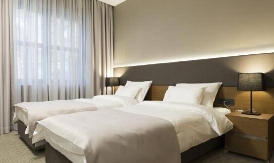 Jakie atrakcje zapewniają noclegi pod Wrocławiem dla par planujących romantyczny weekend?