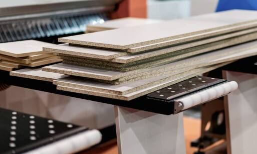 Płyty laminowane a trwałość mebli – jak wybrać najlepsze rozwiązanie?