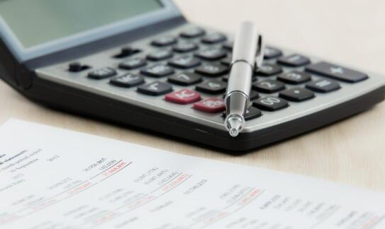 Jak programy emerytalne IKE i IKZE mogą zabezpieczyć Twoją przyszłość finansową?