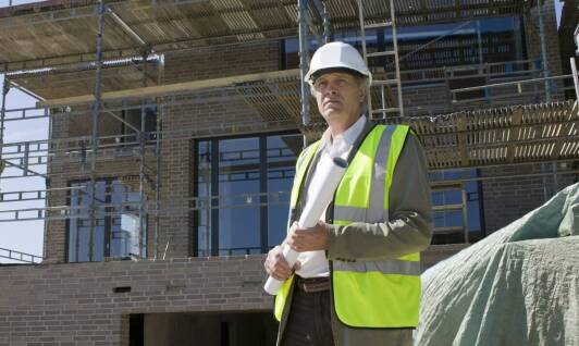 Jak biuro budowlane zapewnia zgodność z przepisami podczas realizacji projektów?