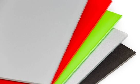 Jak płyty dibond wpływają na jakość i trwałość wydruków fotograficznych?