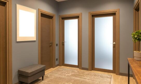 Jak dopasować drzwi wewnętrzne do stylu wnętrza – inspiracje i porady
