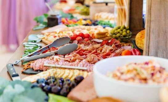 Zrównoważony catering: jak firma dba o ekologię na każdym etapie usługi