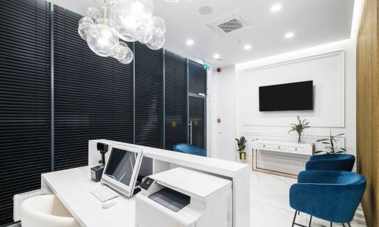 Podłogi laminowane śląskie: jak wybrać odpowiednią fakturę do salonu?