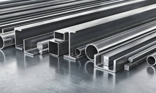 Wybór materiałów do konstrukcji stalowych: stal nierdzewna vs stal węglowa