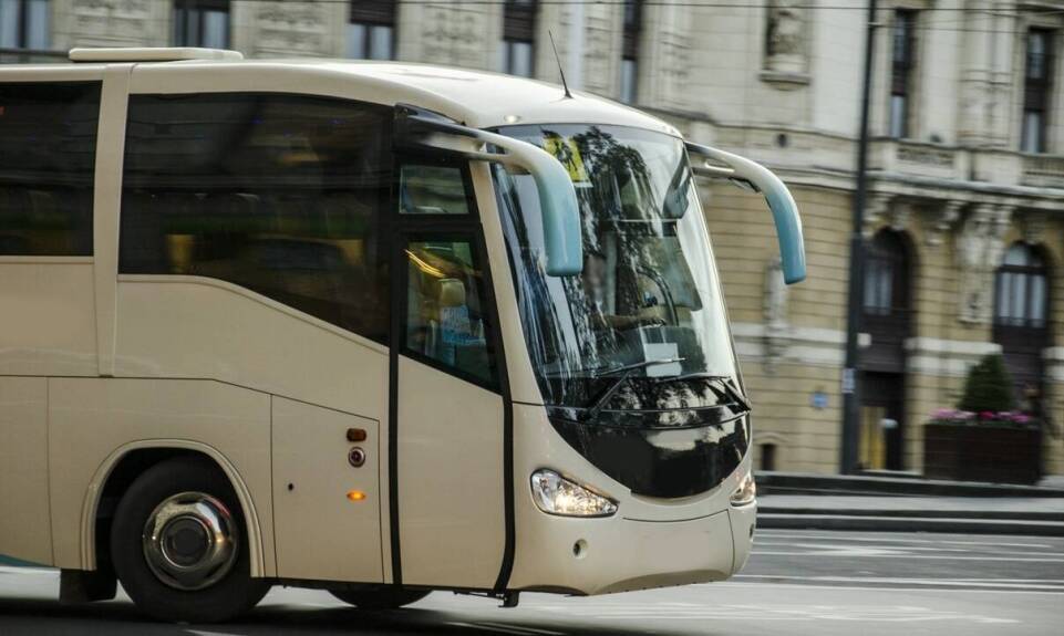 Jak zorganizować transport busem na wydarzenia sportowe w Poznaniu?