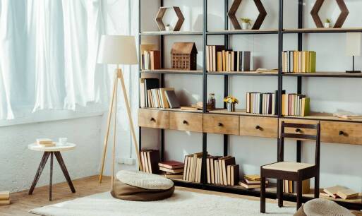 Jakie korzyści przynoszą stelaże Sedalift w meblach wielofunkcyjnych?