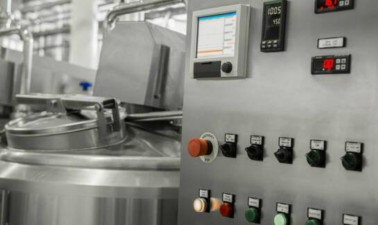 Jak nowoczesne technologie obniżają zużycie energii przez akumulatory trakcyjne?