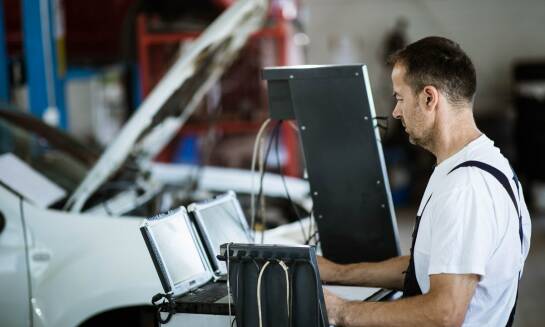 Jakie są kluczowe elementy kompleksowej obsługi pojazdów osobowych?