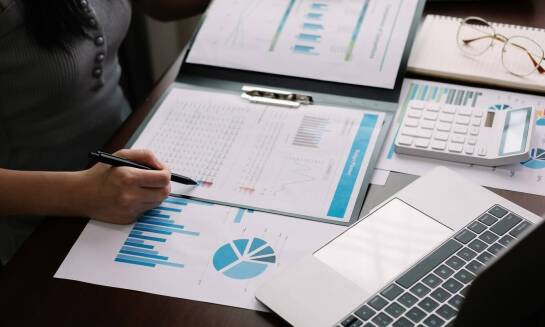 Jak odpowiednie prowadzenie ksiąg przychodów i rozchodów wspiera rozwój biznesu?