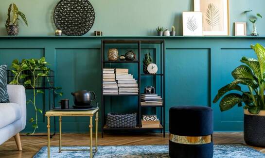 Biblioteczka drewniana w stylu retro: powrót do przeszłości w nowoczesnym wnętrzu