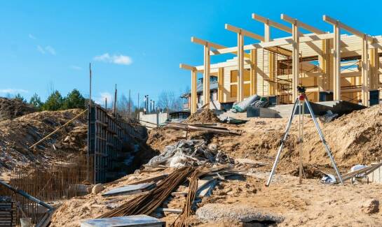 Budowa domu: Jak analiza działki wpływa na sukces inwestycji?