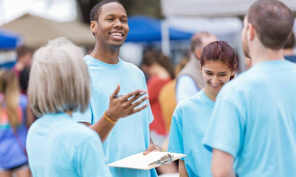 Jak namioty reklamowe mogą zwiększyć widoczność Twojej marki na targach?