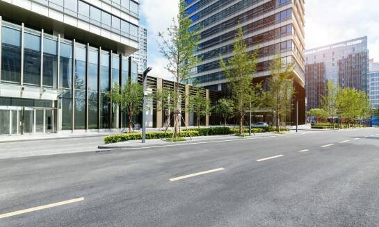 Jakie innowacje pojawiają się w malowaniu linii drogowych?