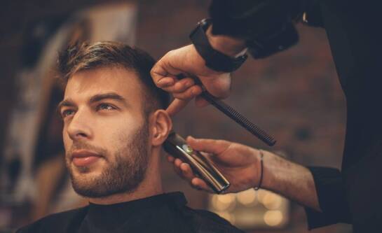Strzyżenie męskie w barber Ełk: jak dopasować fryzurę do kształtu twarzy?