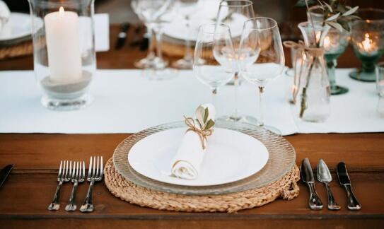 Jakie są najnowsze trendy w organizacji wesel nad morzem w tym roku?