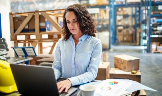 Jak księgowość piła wspiera prowadzenie ksiąg handlowych dla firm?