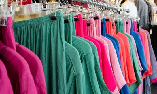 Jak wybrać kolorowe ubranka dla niemowląt, które rosną wraz z dzieckiem?