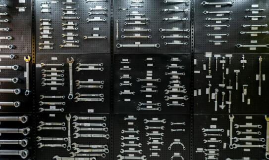 Jakie korzyści oferuje skoroszyce sklep rolniczy w zakresie wyboru części do maszyn?