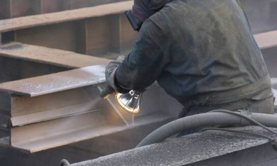 Rola systemów ciśnieniowych w czyszczeniu kanałów przemysłowych